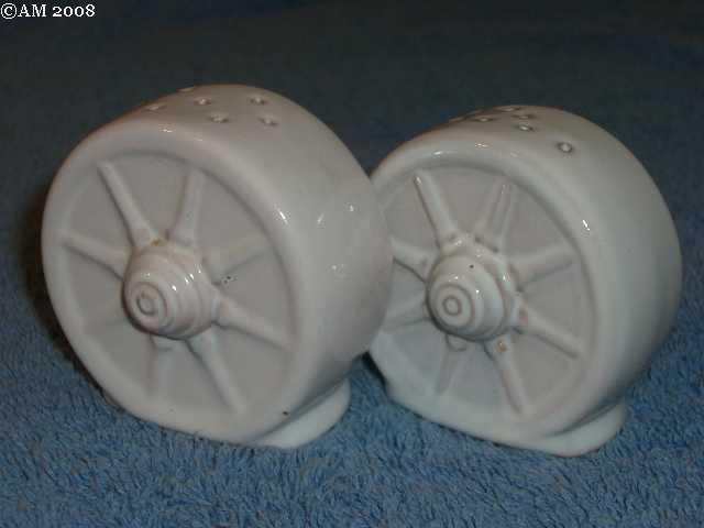 Wagonwheel Millennium shakers glazed white